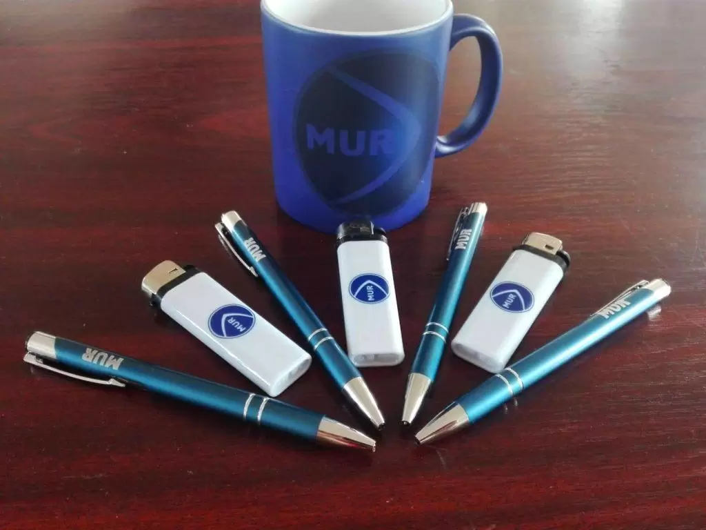 Pixuri metalice personalizate Constanta pret redus calitate superioara pixuri albastre de fier gravate laser cani pixuri brichete personalizate